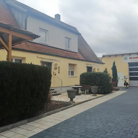 2 Schlafzimmer 115qm J M Vermietung Appartement *