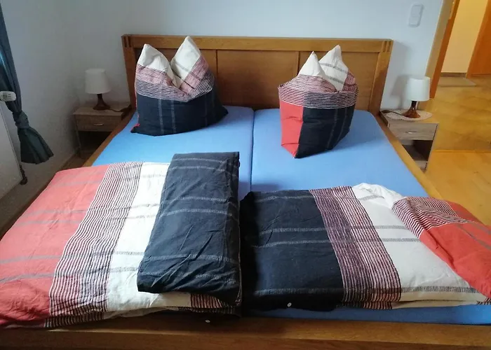 2 Schlafzimmer 115qm J M Vermietung Appartement
